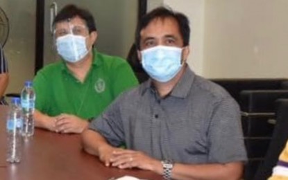 <p>National Bureau of Investigation (NBI)-Central Visayas regional director Renan Oliva (from left) and NBI-Mandaue City field office director Arnel Pura. <em>(Photo courtesy of Labella Cares FB)</em></p>