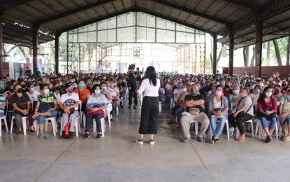 <p><strong>CASH AID</strong>. Some 480 qualified beneficiaries from District 4 of Quezon City received their livelihood financial aid from the city government through the city's Pangkabuhayang QC Program Tuesday (March 1, 2022). Each beneficiary received cash aid ranging from PHP10,000 to PHP20,000 to help them restart their businesses. <em>(Photo grabbed from QC government Facebook page)</em></p>
