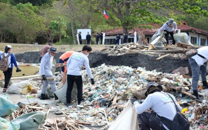 <p><strong>CLEAN-UP DRIVE.</strong> The Department of Environment and Natural Resources-Central Luzon (DENR-3), together with some partner-agencies, recently launched a clean-up drive at the northern part of Corregidor Island in line with the intensified efforts to clean and rehabilitate the Manila Bay. The initiative aimed to keep the Corregidor shoreline clean as this serves as the entry point to Manila Bay in the southern part of the region.<em> (Photo courtesy of DENR-3)</em></p>