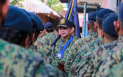 <p><strong>ANTI-CRIME</strong>. Philippine National Police (PNP) Eastern Visayas Regional Director, Brig. Gen. Bernard Banac, giving orders to his men on this Feb. 27, 2022 photo. Policemen in Eastern Visayas have arrested 61 most wanted persons, 698 other offenders, and facilitated the surrender of seven members of the New People’s Army during its week-long operations, the PNP regional office here reported on Thursday (March 3, 2022).<em> (Photo courtesy of PNP Region 8)</em></p>