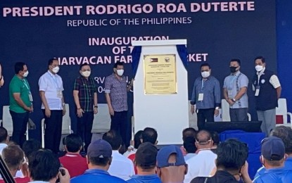 <p><strong>MARKET OPENING</strong>. President Rodrigo Duterte leads the unveiling of the Narvacan Farmers Market in Barangay Santiago, Ilocos Sur on Friday (March 4, 2022). This is the country's "first solar-powered public market and commercial complex", according to Narvacan Mayor Luis Chavit Singson. <em>(Photo from PIA-Ilocos Sur)</em></p>