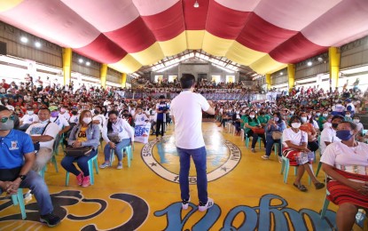 <p><strong>CAMPAIGN PROMISE.</strong> Aksyon Demokratiko standard bearer, Francisco “Isko Moreno” Domagoso (standing) delivers his campaign promises in Nagtipunan, Quirino on Thursday (March 3, 2022). He vowed to support the province's tourism industry. <em>(Photo courtesy of Isko Moreno Domagoso Facebook)</em></p>