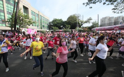 <p>Women residents of Pasay City do the Zumba workout in celebration of National Women's Month. <em>(PNA photo by Avito Dalan) </em></p>