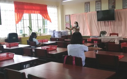 <p><strong>FACE TO FACE</strong>. One of the classrooms at Rizal Central School in Tacloban City in this March 8 photo. Over 7,000 learners in the city returned to school on Tuesday (March 8, 2022) for face-to-face classes. <em>(PNA photo by Sarwell Meniano)</em></p>