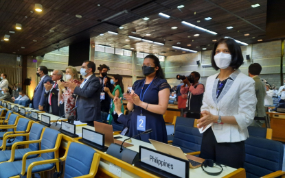 <p><strong>HISTORIC RESO</strong>. Philippine Permanent Representative to UN Environment Programme (UNEP) H.E. Marie Charlotte G. Tang (rightmost) during the standing ovation upon the adoption of the landmark UN Environmental Assembly (UNEA) resolution “End of plastic pollution: Towards an international legally binding instrument” on March 2, 2022. The Philippines joined other countries in adopting the historic resolution to end plastic pollution. <em>(Contributed photo)</em></p>