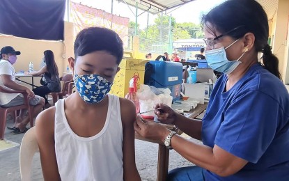 <p><strong>VACCINATION DRIVE</strong>. The province of Bataan joins the fourth run of the three-day Bayanihan Bakunahan that kicked off on Thursday (March 10, 2022). Governor Albert Garcia said walk-ins are allowed in any vaccination sites in the 11 towns and one city of the province. <strong><em>(</em></strong><em>Photo courtesy of the Bataan Provincial Health Office) </em></p>