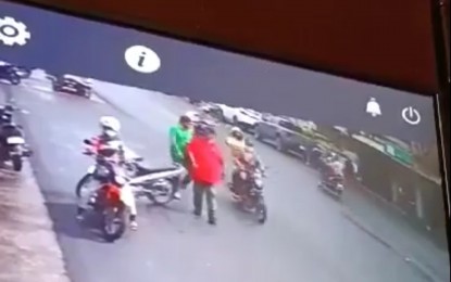 <p><strong>CAUGHT ON CAMERA.</strong> A screenshot of the security camera footage shows independent mayoralty candidate George Matunog (in red shirt) moments before he was shot at close range in Barangay Southwestern Poblacion, Calamba, Misamis Occidental on Sunday (March 13, 2022). He is now in stable condition. <em>(Contributed photo)</em></p>
