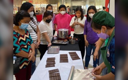 <p><strong>WOMEN OF ILOCOS.</strong> These women from Ilocos Norte learn the trade of chocolate-making at the Robinsons Place Ilocos on Monday (March 14, 2022). Organized by the Department of Tourism and Industry-Ilocos Norte, the crafts demonstration aimed to showcase the talent and ingenuity of Ilocos women who rise above the challenges of the new normal. <em>(Photo courtesy of Robinsons Place Ilocos)</em></p>