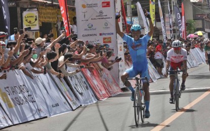 <p><strong>STAGE WINNER</strong>. Ryan Tugawin of Excellent Noodles raises his hands after winning the Stage Seven of the 11th LBC Ronda Pilipinas from Tarlac City to Baler, Aurora on Thursday (March 17, 2022). Ronald Oranza of Navy Standard Insurance kept his grip on the overall lead after checking in at fourth. <em>(Ronda Pilipinas photo)</em></p>