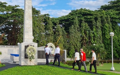 <p><strong>VICTORY DAY</strong>. A wreath-laying ceremony was held before the tombs of war veterans at the Balantang Memorial Cemetery National Shrine in Jaro district, Iloilo City in celebration of the 77th Victory Day on the Liberation of Panay, Guimaras, and Romblon provinces on Friday (March 18, 2022). The celebration honored war veterans who helped liberate the country from the Japanese forces. <em>(Photo courtesy of Emme Rose Santiagudo)</em></p>