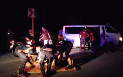 <div data-smartmail="gmail_signature"><strong>FATAL.</strong> Rescuers lift an injured passenger after a collision between a van and a cargo truck in Jimalalud, Negros Oriental near midnight Friday (March 18, 2022). Three of the van's 25 passengers died while others were brought to the hospital. <em>(Photo courtesy of Negros Oriental Provincial Police Office)</em></div>