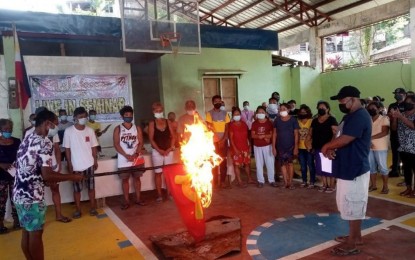 <p><strong>ABANDONING THE ARMED STRUGGLE.</strong> At least 271 members of underground mass organizations (UGMOs) from five barangays in five towns in Surigao del Norte formally abandon the Communist Party of the Philippines-New People’s Army- National Democratic Front (CPP-NPA-NDF) during the separate assemblies. Photo shows UGMO members in Barangay Magtangale, Malimono, Surigao del Norte, denouncing the CPP-NPA-NDF in an assembly held on March 19, 2022. <em>(Photo courtesy of 30IB)</em></p>