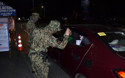 <p><strong>CHECKPOINT.</strong> Authorities have seized some 658 assorted firearms and deadly weapons in Central Luzon since the start of the election gun ban this year. Of the total, 164 various firearms and 494 deadly weapons including explosives were seized at Commission on Elections checkpoints, while 171 individuals were arrested. <em>(File photo courtesy of PRO-3)</em></p>