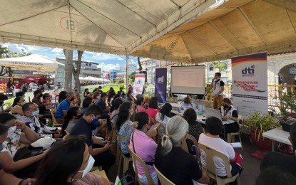<p><strong>POST-'ODETTE' REBOOT.</strong> Some MSMEs listen to the information shared by DTI-Cebu personnel during the completion of the distribution of "negosyo kits". DTI-Cebu director Rose Mae Quiñanola said on Wednesday (March 23, 2022) the PHP2 million worth of assistance will help reboot the businesses of the MSMEs in Cebu province that were affected by the Typhoon Odette. <em>(Photo courtesy of DTI-Cebu)</em></p>