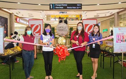 <p><strong>WOMEN’S MONTH TRADE FAIR.</strong> Lynn Pareñas (2nd from left), chief of the Department of Agriculture–Caraga agribusiness and marketing assistance division, leads the opening of the Kadiwa ni Ani at Kita Trade Fair on March 22, 2022, at the Robinsons Mall in Butuan City. The trade fair aims to honor Caraga women farmer entrepreneurs in line with the celebration of this year’s Women’s Month. <em>(Photo courtesy of DA-13)</em></p>