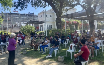 <p><strong>PAYOUT NOW, WORK LATER.</strong> Ilocos Norte Vice Governor Cecilia Araneta-Marcos meets the first 68 beneficiaries of the "Payout now, work later" program of the Ilocos Norte government on Thursday (March 24, 2022). A total of 500 beneficiaries under this program will receive PHP5,000 each. <em>(Photo by Leilanie G. Adriano)</em></p>