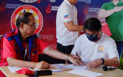 <p><strong>FOR BBM-SARA</strong>. Reform Party president James Layug together with Partido Federal ng Pilipinas (PFP) Secretary General Thompson Lantion signs a manifesto of support for the candidacy of presidential frontrunner Ferdinand “Bongbong” Marcos Jr. and running mate Inday Sara Duterte at the BBM Headquarters in Mandaluyong City on Wednesday (March 23, 2022). The ruling Partido Demokratiko Pilipino–Lakas ng Bayan (PDP-Laban) faction under Energy Secretary Alfonso Cusi earlier endorsed Marcos-Sara Duterte tandem. <em>(Contributed photo)</em></p>