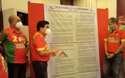 <p><strong>PLATFORM OF GOVERNMENT</strong>. Bacolod City Mayor Evelio Leonardia (2nd from left), who is seeking a third and final term, prepares to sign the platform of the government of his local coalition Grupo Progreso during a press conference at Business Inn on Thursday afternoon (March 24, 2022). He is joined by reelectionist Vice Mayor El Cid Familiaran (left) and Dan Atayde, vying for Bacolod’s lone congressional seat. <em>(PNA photo by Nanette L. Guadalquiver)</em></p>