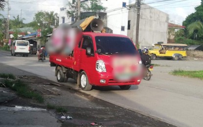 <p><strong>PLAY DOWN</strong>. A multi-cab roams the streets of San Jose de Buenavista, Antique's capital town, as the local campaign period starts Friday (March 25, 2022). Antique Provincial Election Supervisor Wil Arceno said they are appealing to candidates and their supporters to regulate the noise from their mobile sound systems.<em> (PNA photo by Annabel Consuelo J. Petinglay)</em></p>