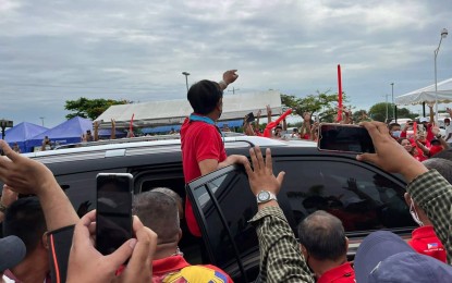 <p><strong>MINDANAO TOUR.</strong> UniTeam presidential aspirant Ferdinand “Bongbong” Marcos Jr. waves to supporters at General Santos City International Airport on Sunday morning (March 27, 2022). Together with vice presidential bet, Davao City Mayor Sara Duterte, they will tour parts of Mindanao until March 30. <em>(Photo courtesy of UniTeam)</em></p>