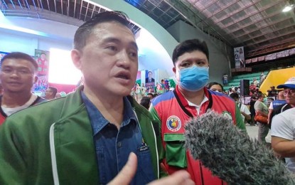 <p><strong>SUPPORT.</strong> Senator Christopher Lawrence Go (left) and Island Garden City of Samal Mayor Al David Uy talk to reporters on the sidelines of a campaign sortie of PDP-Laban's local candidates in the area on Saturday (March 26, 2022). Go vowed to continue to help in the city's development as he also asked for the residents' support for the party's bets in the May 9 elections. <em>(PNA photo by Che Palicte)</em></p>