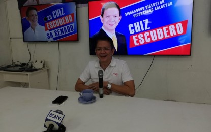 <p><strong>LGU CHAMPION</strong>. Senatorial candidate Francis Joseph "Chiz" Escudero visits Antique for his campaign sortie on Monday (March 28, 2022). In a press conference, Escudero said he wants to be a champion for local government units by prioritizing their needs, such as the Typhoon Odette rehabilitation fund, when he wins in the Senate. <em>(PNA photo by Annabel Consuelo J. Petinglay)</em></p>
