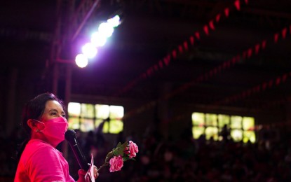 <p><strong>SAMAR SORTIE</strong>. Vice President Leni Robredo kicks off her Samar campaign sortie at the Calbayog City Sports Center on Monday (March 28, 2022). Robredo vowed to invest in renewable sources of energy and subsidies that make energy affordable for poor households in Samar. <em>(Photo courtesy of Robredo's Facebook page)</em></p>