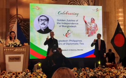 <p><strong>50 YEARS OF FRIENDSHIP.</strong> Foreign Affairs Undersecretary Lourdes Yparraguirre raises a toast during the celebration of Bangladesh's Independence Day in Makati City on Monday (March 28, 2022) night. Joining her were Bangladesh Ambassador to the Philippines Borhan Uddin and Papal Nuncio to the Philippines Archbishop Charles John Brown.<em> (PNA photo)</em></p>