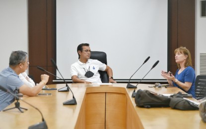 <p><strong>WELCOMING STARLINK.</strong> Manila Mayor and Aksyon Demokratiko presidential bet Francisco "Isko Moreno" Domagoso met with SpaceX representatives at the Manila City Hall on Tuesday (March 29, 2022). Domagoso said he is expecting SpaceX Starlink's fast internet service to be operational in Manila soon. <em>(Photo courtesy of Manila PIO) </em></p>
