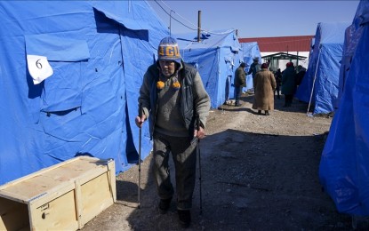 <p>A refugee camp is set up in Bezymyenny outside the Ukrainian city of Mariupol under the control of the Russian military and pro-Russian separatists on March 25, 2022. <em>(Stringer - Anadolu Agency)</em></p>