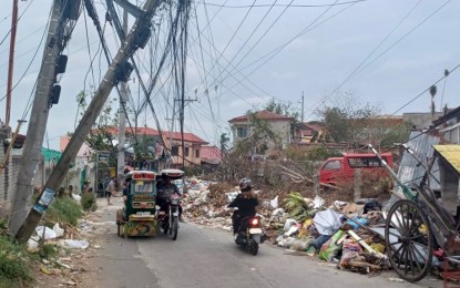 <p><strong>WASTE SUMMIT</strong>. Photo shows piled garbage along Sabellano St. in Barangay Kinasang-an, days after Typhoon Odette hit Cebu City in December 2021. Mayor Michael Rama on Monday (April 4, 2022) says the city will hold a waste management summit to gather input on solving the city's garbage woes.<em> (PNA file photo by John Rey Saavedra)</em></p>