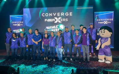 <p><strong>NEW PBA FRANCHISE.</strong> Fiber broadband provider Converge launches the newest franchise, FiberXers, in the Philippine Basketball Association at the EDSA Shangri-La on Tuesday (April 5, 2022). Converge recently acquired the retired Alaska Aces.<em> (PNA photo by Raymond Carl Dela Cruz)</em></p>