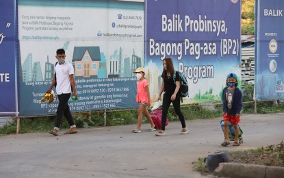 <p><strong>BALIK PROBINSYA.</strong> A couple and their two kids, beneficiaries of the government's Balik Probinsya (BP2) program, in this undated photo, are on their way to the BP2 Depot in Quezon City. They are among the families who have already returned to their respective provinces. <em>(PNA file photo by Robert Oswald P. Alfiler) </em></p>