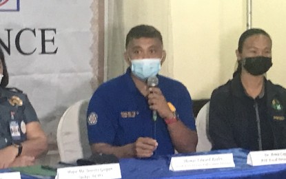 <p><strong>ILLEGAL DRIVER'S LICENSES.</strong> The Land Transportation Office in Davao Region (LTO-11) advises motorists to stay away from fixers. In a press conference in Davao City Wednesday (April 6, 2022), agency officials announced the confiscation of some 300 illegally-acquired licenses since last year, although they immediately clarify that the fake documents were obtained in other regions.<em> (PNA photo by Christine Cudis)</em></p>