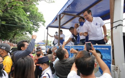 <p><strong>ISKO IN PAGADIAN CITY</strong>. Aksyon Demokratiko standard-bearer Francisco ‘Isko Moreno’ Domagoso and party mates during their motorcade in Pagadian City on Wednesday (April 6). Domagoso vowed to invest and include agriculture in STEM courses to ensure food security. <em>(Photo courtesy of IM Media) </em></p>