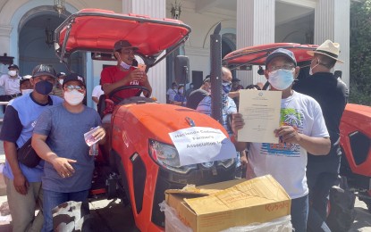 <p><strong>FARM MECHANIZATION</strong>. Members of the Hacienda Cadaanan Farmer’s Association Inc. in Barangay Lubnac, Vintar, Ilocos Norte receive their brand new four-wheel tractor from the local government on Thursday (April 7, 2022). The provincial government handed out 15 units of hand tractors, and six units of four-wheel tractors to boost farmers' productivity and food security in the province. <em>(PNA photo by Leilanie G. Adriano)</em></p>