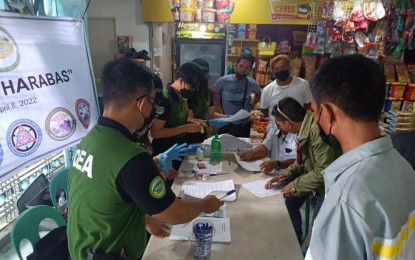 <p><strong>SURPRISE TEST</strong>. Agents of the Philippine Drug Enforcement Agency in Region 10 conduct a surprise drug test for public utility vehicle drivers in two terminals in Cagayan de Oro City on Friday (April 8, 2022). In one of the terminals, 87 drivers tested negative for illegal drug use, while some reportedly refused to undergo the test. <em>(Photo courtesy of LTFRB)</em></p>