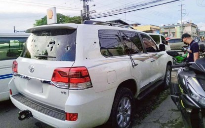 <p><strong>BULLET-RIDDLED VEHICLE.</strong> Law enforcement authorities inspect the armored Toyota Land Cruiser of a lawyer following an ambush in Cotabato City on Thursday afternoon (April 7, 2022). Lawyer Ronald Torres and his driver were unharmed. <em>(Photo from DXMS-AM Radyo Bida)</em></p>