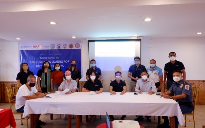 <p><strong>COLLABORATION</strong>. Officials of Therma Visayas Inc. (TVI) and stakeholders of the company, including the local government of Toledo City and police, sign agreements for 13 community projects in the city that are expected to benefit women and children. TVI, a subsidiary of AboitizPower Corp., embarked on these CSR projects worth PHP11.8 million as a way to give back to the community. <em>(Contributed photo)</em></p>