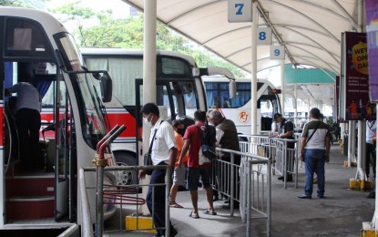 MMDA’s window hours for prov’l buses spark uproar among netizens