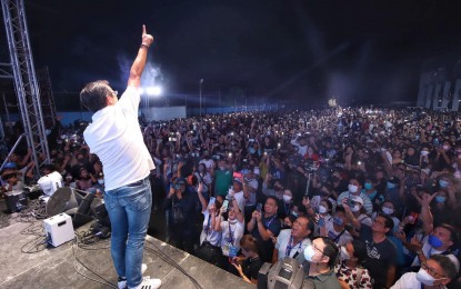 <p><strong>IN THE HUNT.</strong> Aksyon Demokratiko presidential aspirant Francisco “Isko Moreno” Domagoso campaigns in Cebu City on Friday (April 8, 2022). In an interview Saturday, he said he believes the “silent majority” will catapult him to the presidency.<em> (Photo courtesy of IM Media)</em></p>