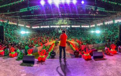 <p><strong>MORE INFRA</strong>. Former Public Works and Highways Secretary Mark Villar speaks to supporters in Naval, Biliran province during a rally on Friday (April 8, 2022). He vowed to work for the continuation of the Build, Build, Build (BBB) program if he wins in the Senate race. <em>(Photo from FB page of Mark Villar)</em></p>