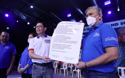 <p><strong>CORRUPTION-FREE GOV’T.</strong> Presidential aspirant Panfilo Lacson (left) and running mate Senate President Vicente Sotto III present their pledge for a corruption-free government before their supporters at the Quezon Memorial Circle rally on Saturday night (March 9, 2022). Lacson and Sotto urged supporters to help them convince to elect the most qualified, competent, and experienced candidates in the May 9 polls. <em>(Photo courtesy of media group of Lacson-Sotto)</em></p>