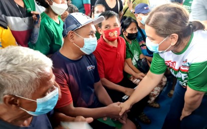 <p><strong>PWDs EMPOWERMENT.</strong> Vice presidential candidate Davao City Mayor Sara Duterte meets a group of persons with disabilities in Escopa, Quezon City on Sunday (April 10, 2022). Duterte promised PWDs empowerment by providing them more jobs and livelihood trainings.<em> (Photo courtesy of HNP Facebook page)</em></p>