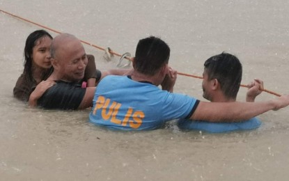 <p><strong>RESCUE.</strong> Families affected by flooding due to Tropical Depression "Agaton" are rescued in Barangay Tabunan, Lemery, Iloilo on Monday (April 11, 2022). "Agaton" has brought heavy rains to portions of Western Visayas causing flooding and landslides. <em>(Photo courtesy of Jerome Marapo)</em></p>