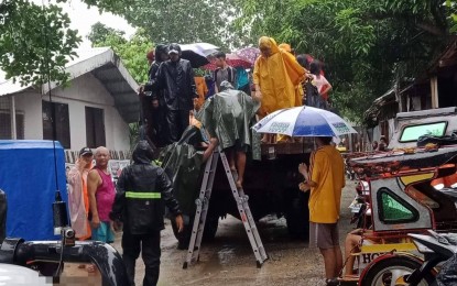 <p><strong>EVACUATION.</strong> Families affected by flooding in Sara, Iloilo are evacuated by rescue teams on Monday (April 11, 2022). Some 244 families or 1,145 persons are staying in 22 evacuation centers in Capiz and Negros Occidental. <em>(PNA photo courtesy of Sara Local Disaster Risk Reduction and Management Office)</em></p>