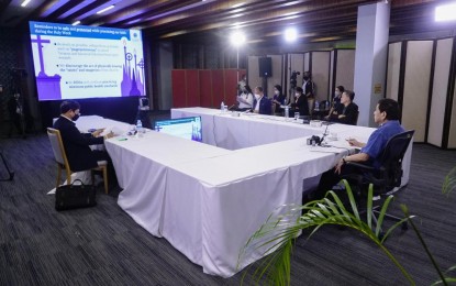<p><strong>FAKE NEWS</strong>. President Rodrigo Roa Duterte presides over a meeting with key government officials prior to his "Talk to the People" at the Arcadia Active Lifestyle Center in Matina, Davao City Monday (April 11, 2022). To avoid falling for fake news, Duterte said the public should benefit from relying on trusted government officials and agencies. <em>(Presidential photo by Arman Baylon)</em></p>
