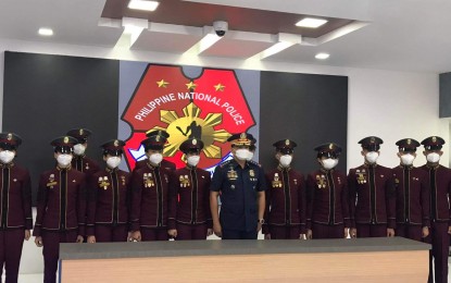 <p><strong>CREAM OF THE CROP.</strong> Philippine National Police chief Gen. Dionardo Carlos presents to the media the top ten graduating cadets of the PNP Academy on Monday (April 18, 2022). Six female cadets landed in the top ten. <em>(PNA photo by Lloyd Caliwan)</em></p>