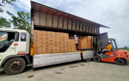 <p><strong>AID FOR VICTIMS</strong>. A truck loaded with boxes of food packs for victims of Tropical Depression Agaton in Eastern Visayas. The Department of Social Welfare and Development (DSWD) has already released 25,548 family food packs (FFPs) as initial assistance to victims of the weather disturbance in the region. <em>(Photo courtesy of DSWD)</em></p>