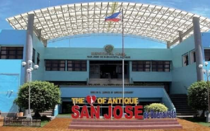 <p><strong>ECONOMIC RECOVERY</strong>. The municipal hall of Antique’s capital town San Jose de Buenavista. Mayor Elmer Untaran said in an interview Wednesday (April 20, 2022) that the reclassification of Antique's capital town into Alert Level 1 has revived its economy. <em>(PNA photo courtesy of San Jose de Buenavista LGU)</em></p>